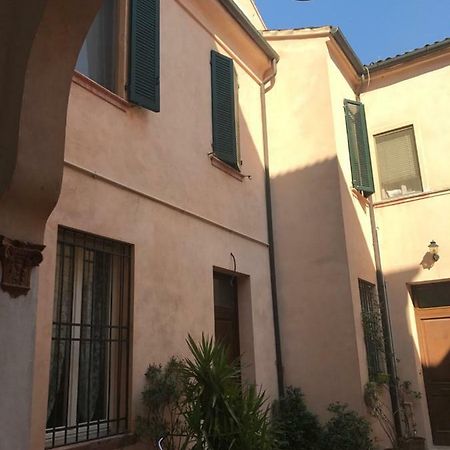Apartamento Elena Ferrara Exterior foto
